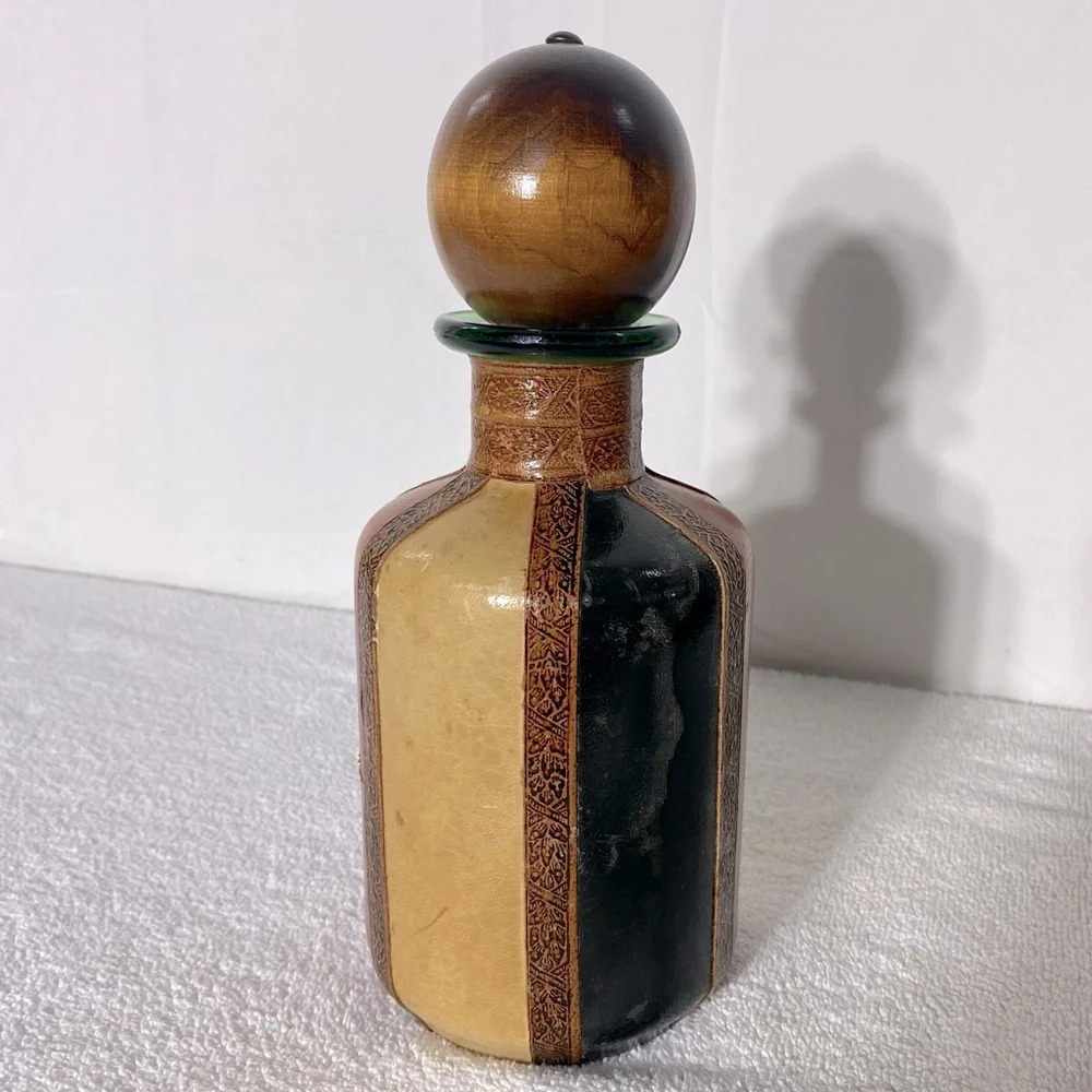 Vintage 1950s Italy Leather Wrapped Green Glass Decanter With Wooden Stopper - Picture 2 of 13